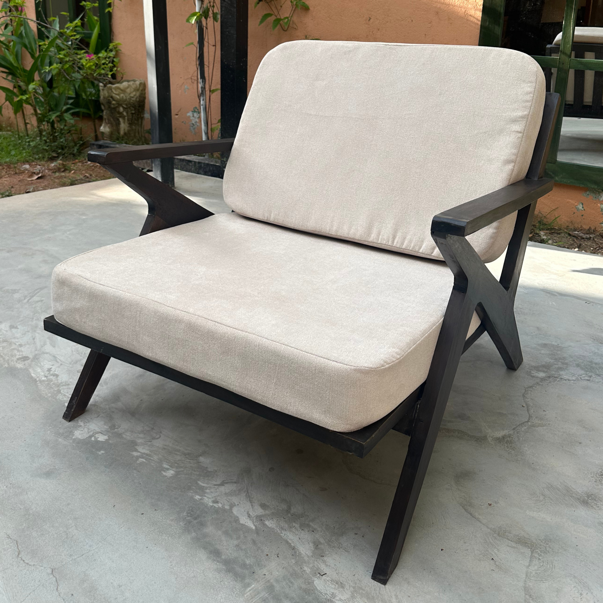 Contemporary Cavett Living Room Armchair With Off White Cushions