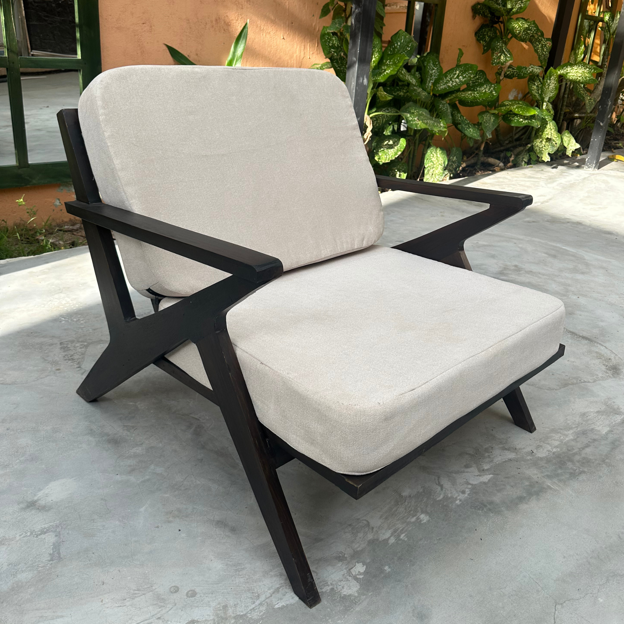 Contemporary Cavett Living Room Armchair With Off White Cushions